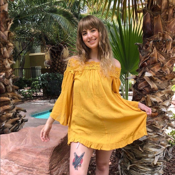 🆕 The Sunshine Off The Shoulder Lace Dress - Picture 3 of 5